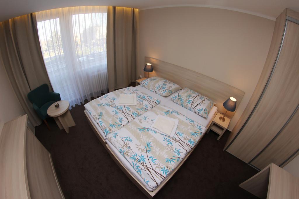 Hotel SPECTRUM Trnava Buitenkant foto